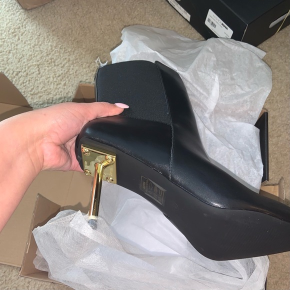 NWT Fashion Nova Black Leather Stiletto Booties 7 - Picture 7 of 7